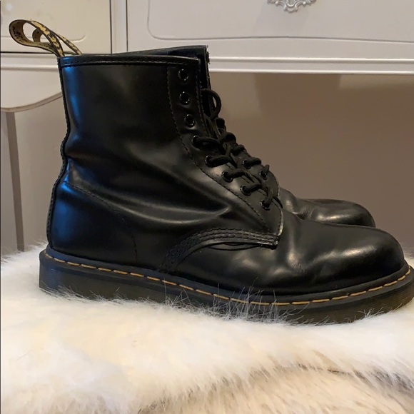 Dr. Martens Shoes - Dr. Martens 1460 smooth leather lace up boots